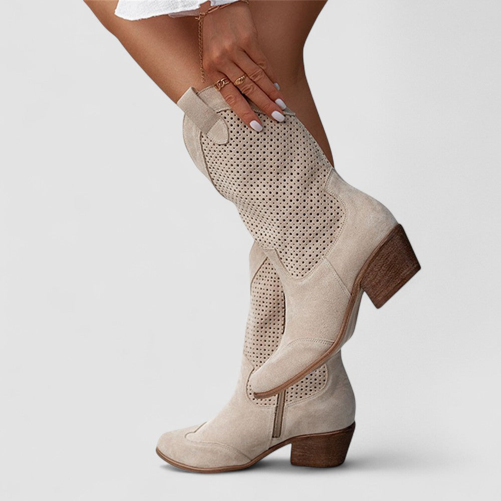 Eleonora – Botas Camperas con Detalles Calados