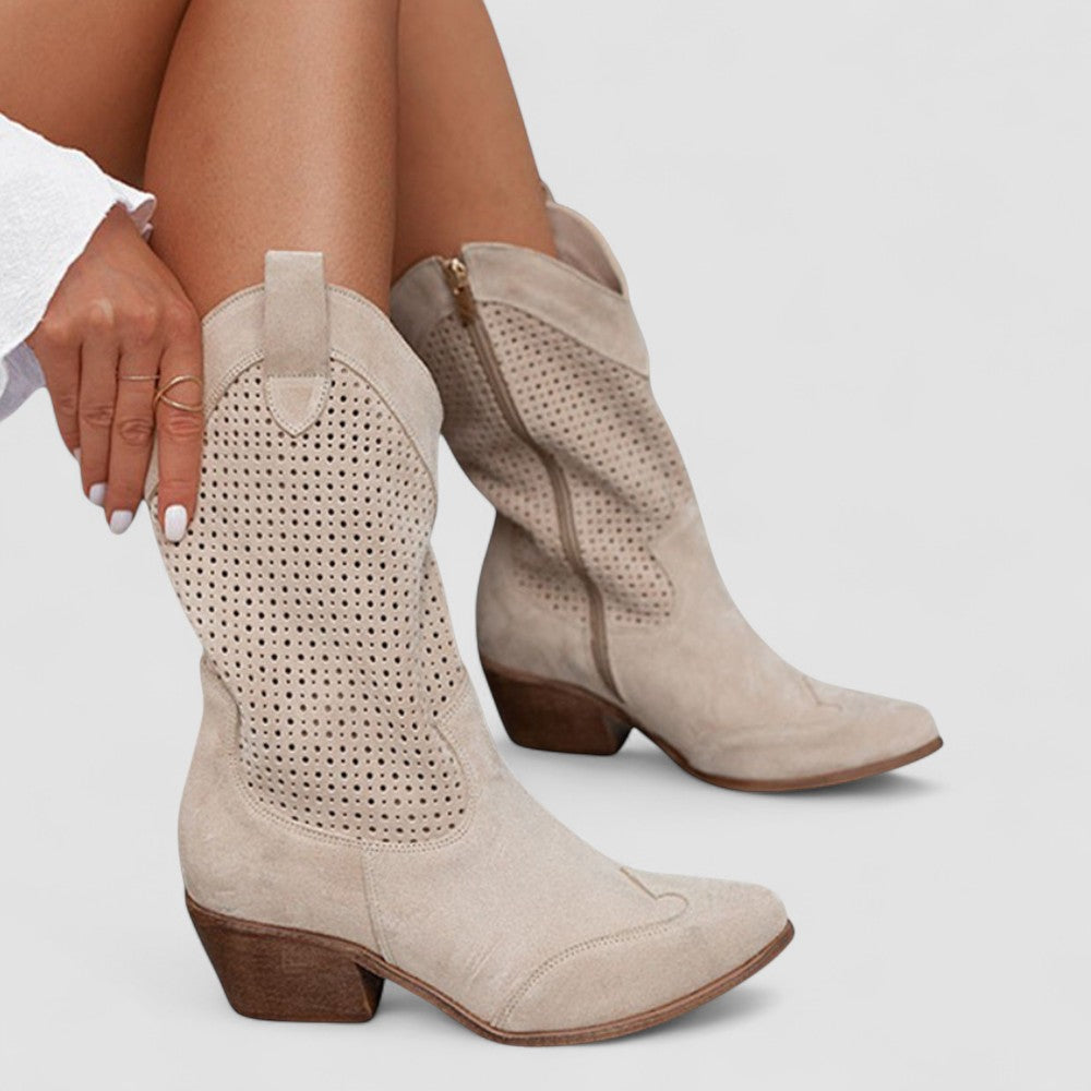 Eleonora – Botas Camperas con Detalles Calados