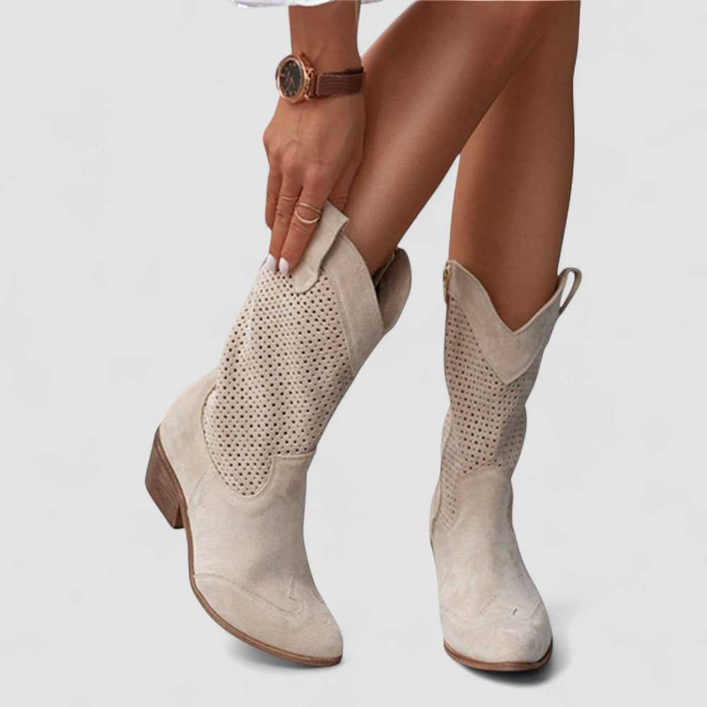 Eleonora – Botas Camperas con Detalles Calados