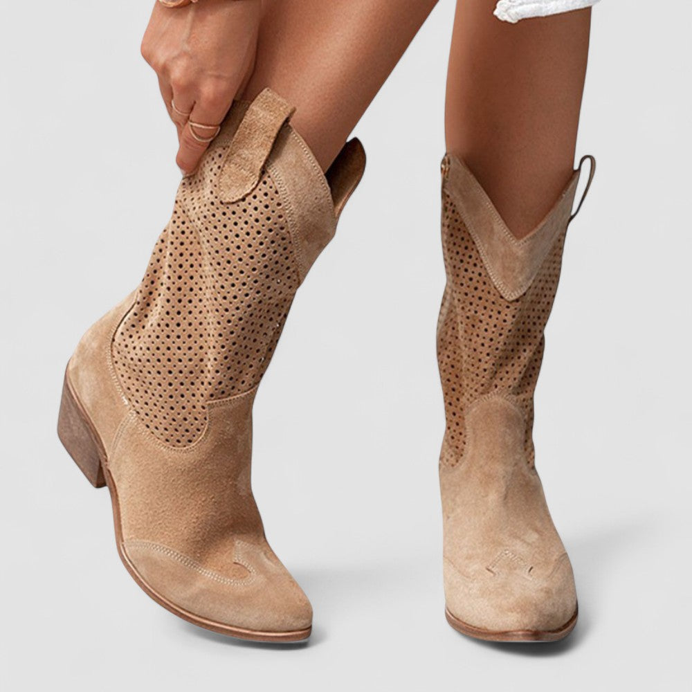 Eleonora – Botas Camperas con Detalles Calados