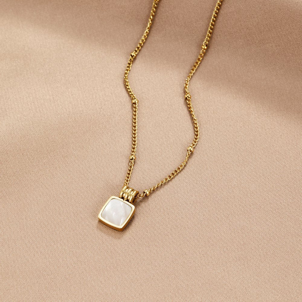 Lucía – Collar con Colgante de Concha Blanca