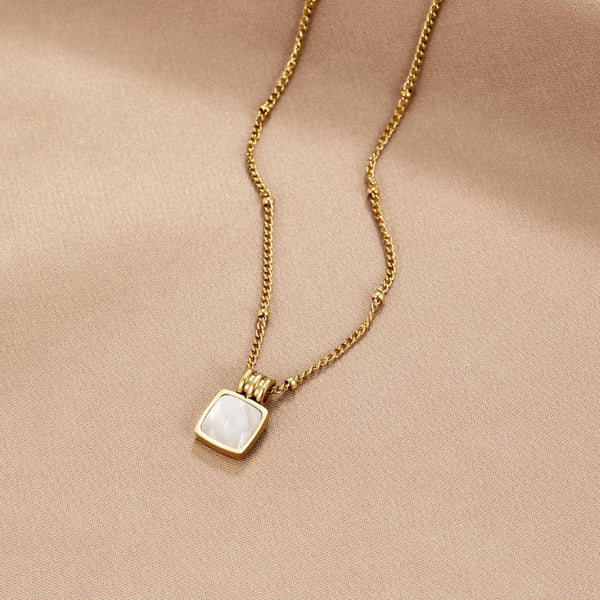 Lucía – Collar con Colgante de Concha Blanca