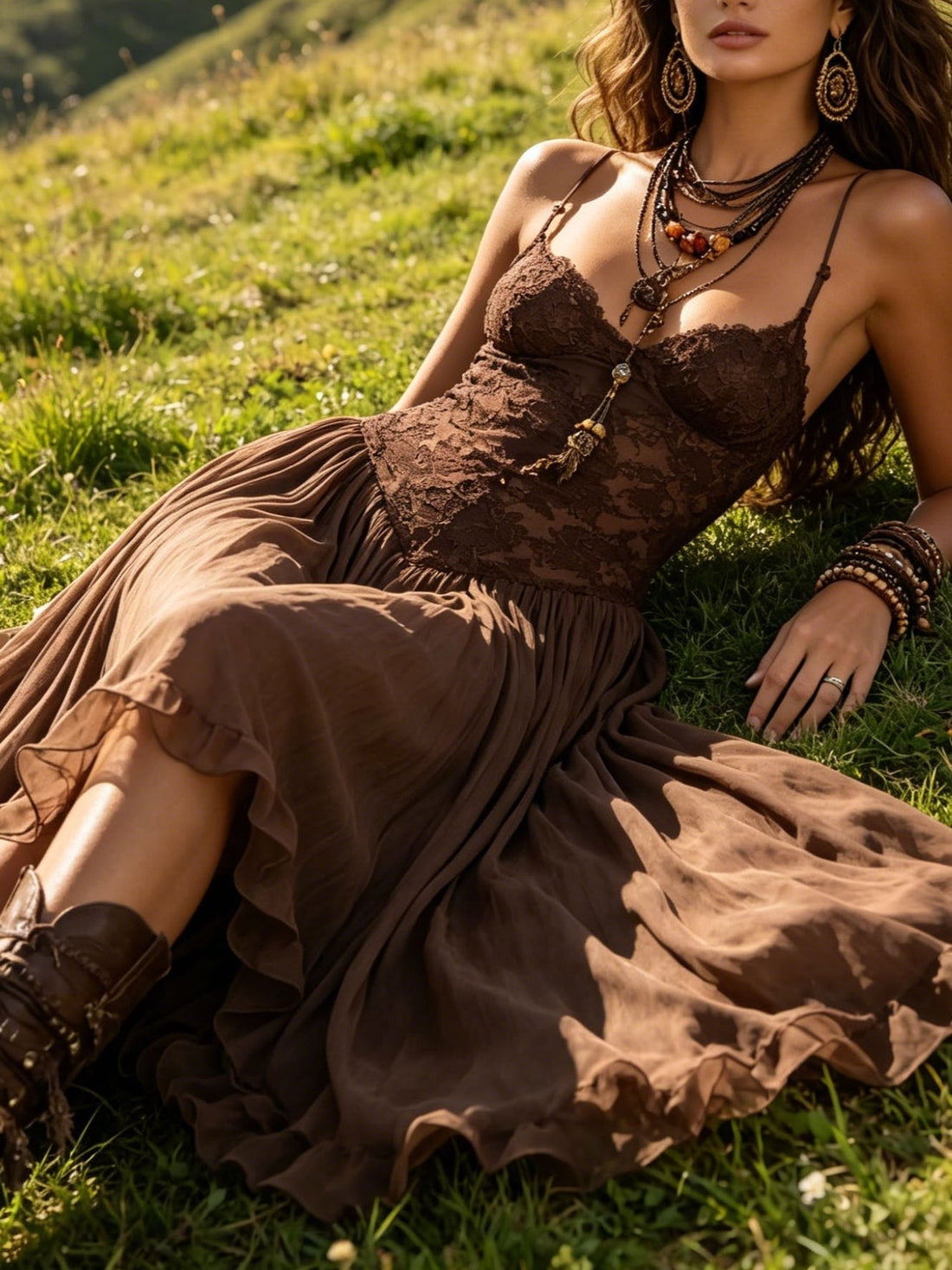 Lorella – Vestido Largo Marrón de Gasa y Encaje