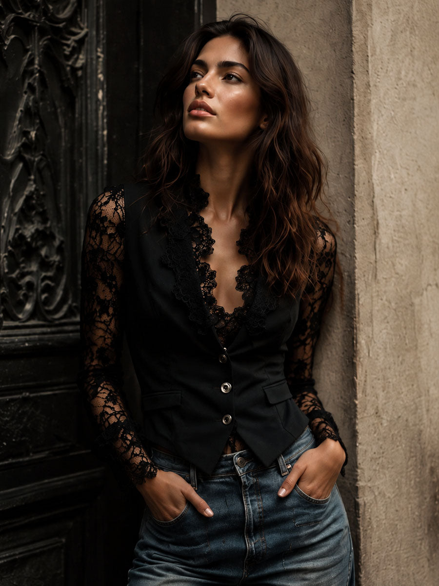 Vittoria – Blazer Negro con Mangas de Encaje
