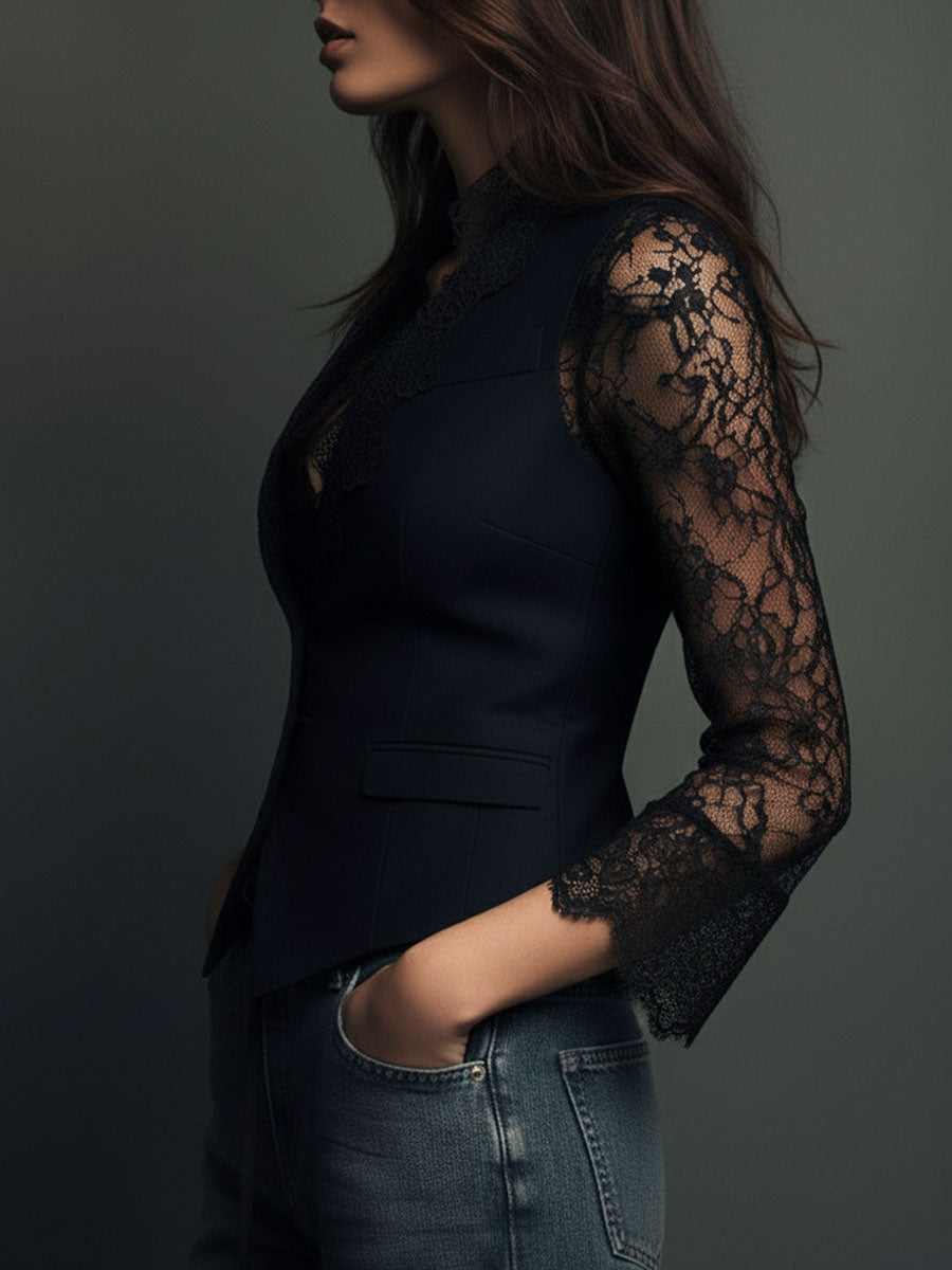 Vittoria – Blazer Negro con Mangas de Encaje