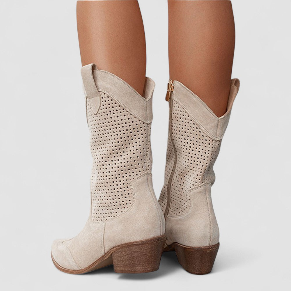 Eleonora – Botas Camperas con Detalles Calados
