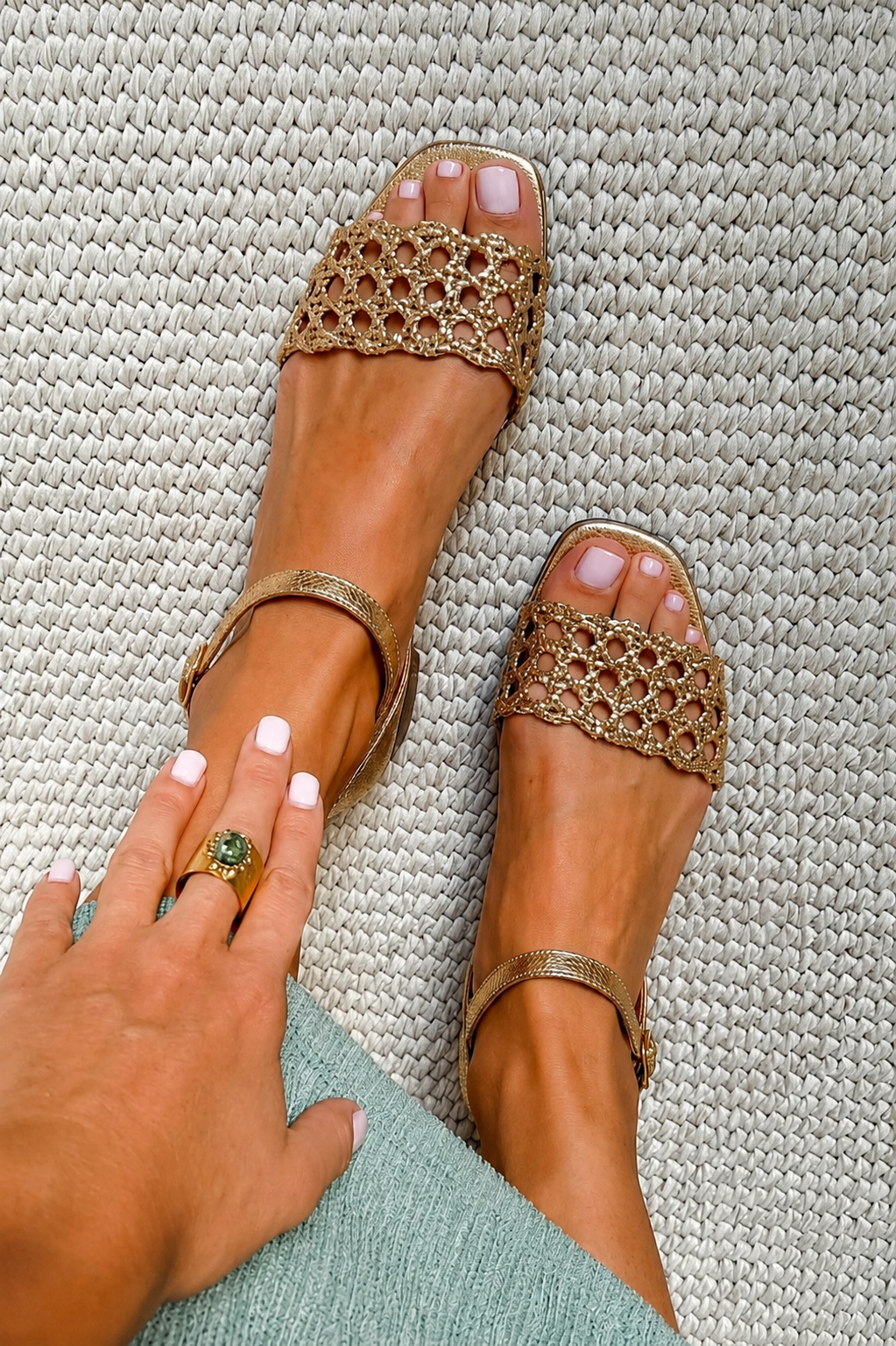 Aurora – Sandalias Doradas Encanto de Verano