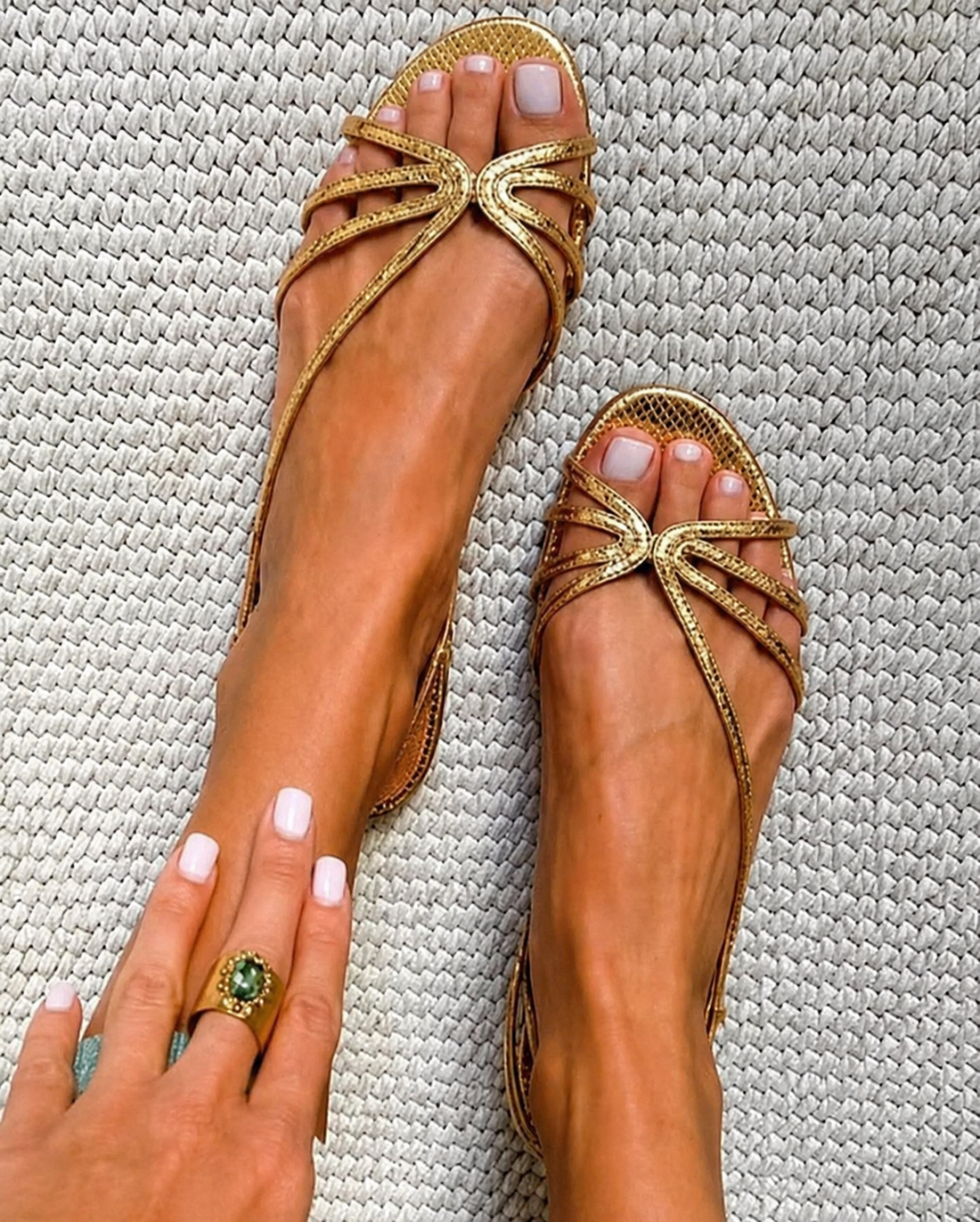 Ginevra – Sandalias Doradas Elegancia Estival