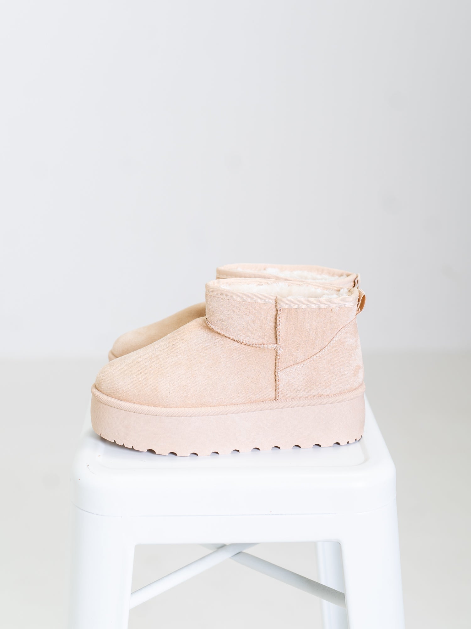 Cozy Mini Boots - Beige (Gr. 36 & 42)