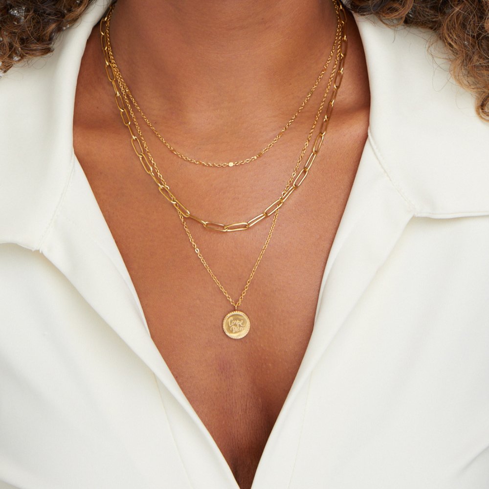 Geya – Collar en Capas con Moneda
