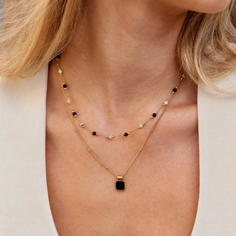 Lucía – Collar con Colgante Negro