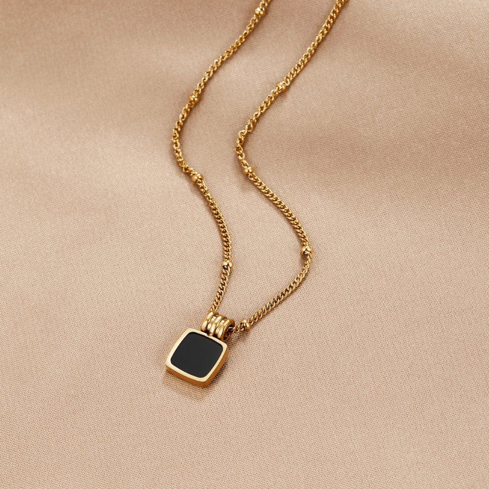 Lucía – Collar con Colgante Negro
