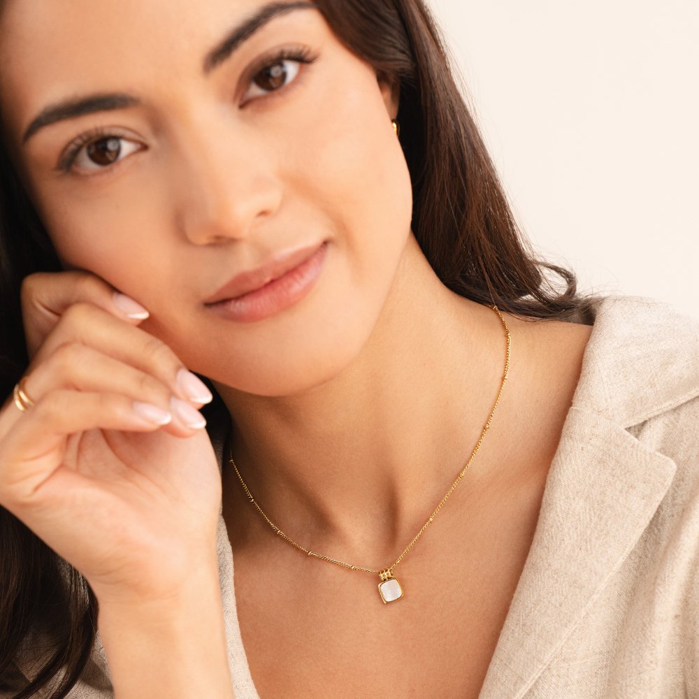 Lucía – Collar con Colgante de Concha Blanca