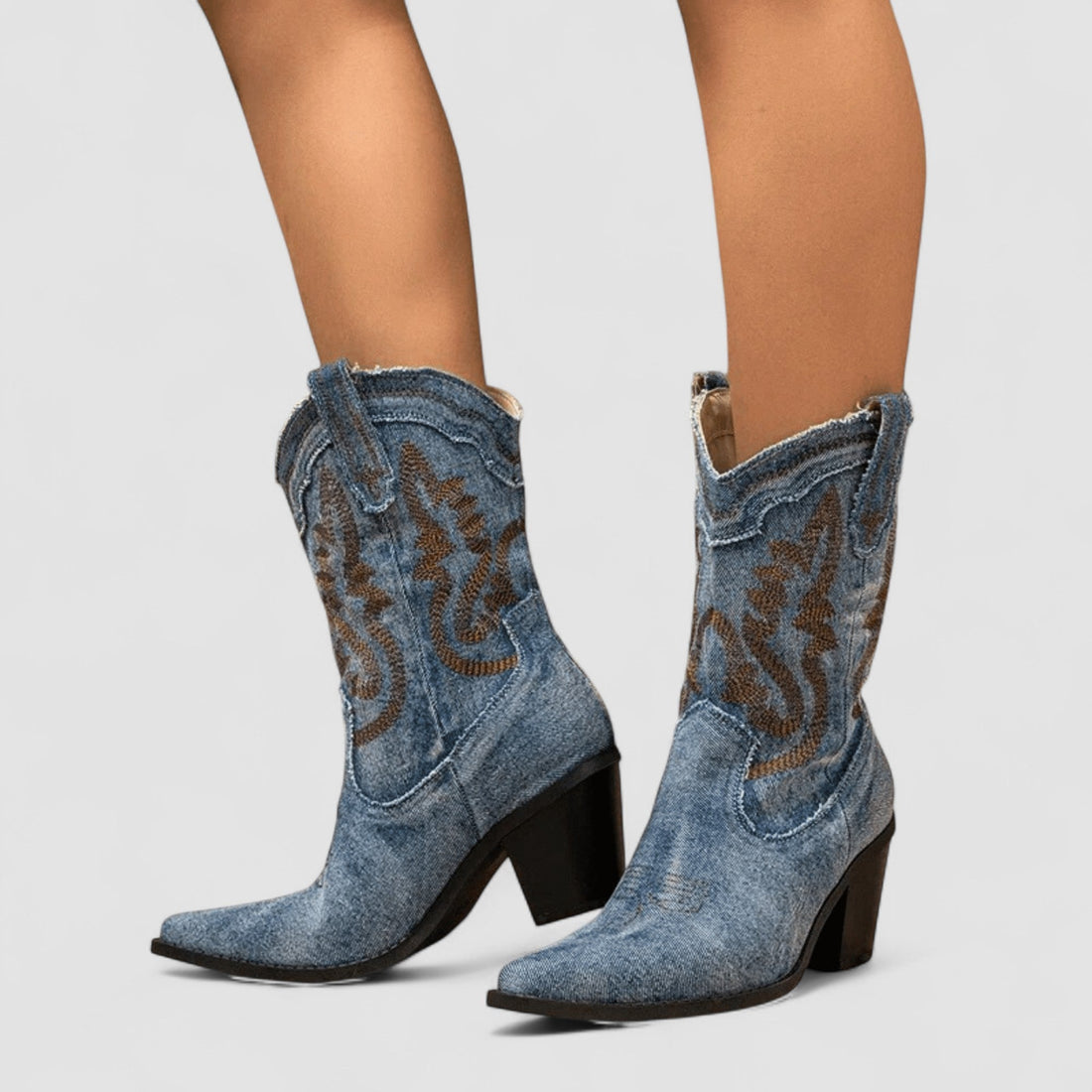 Carla – Botines Camperos Bordados
