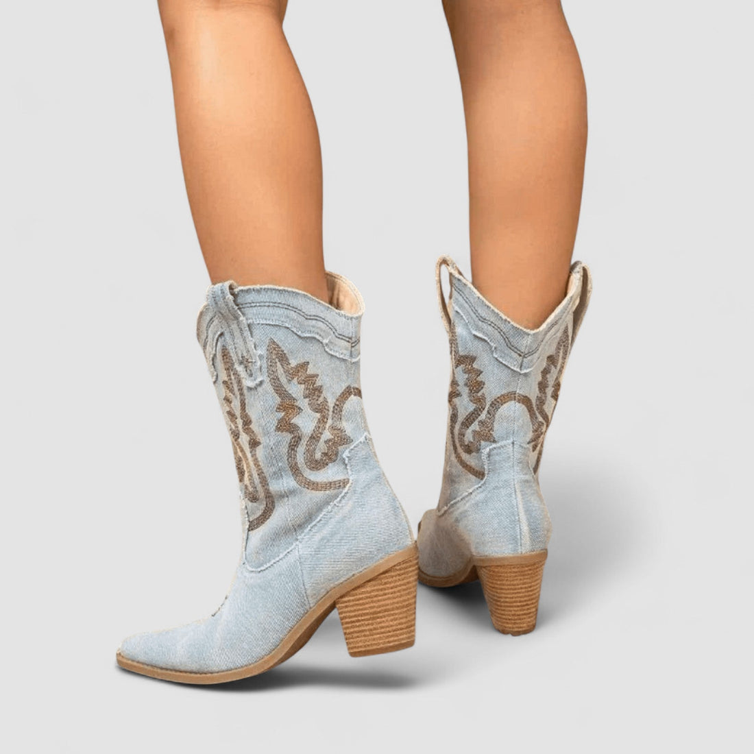 Carla – Botines Camperos Bordados