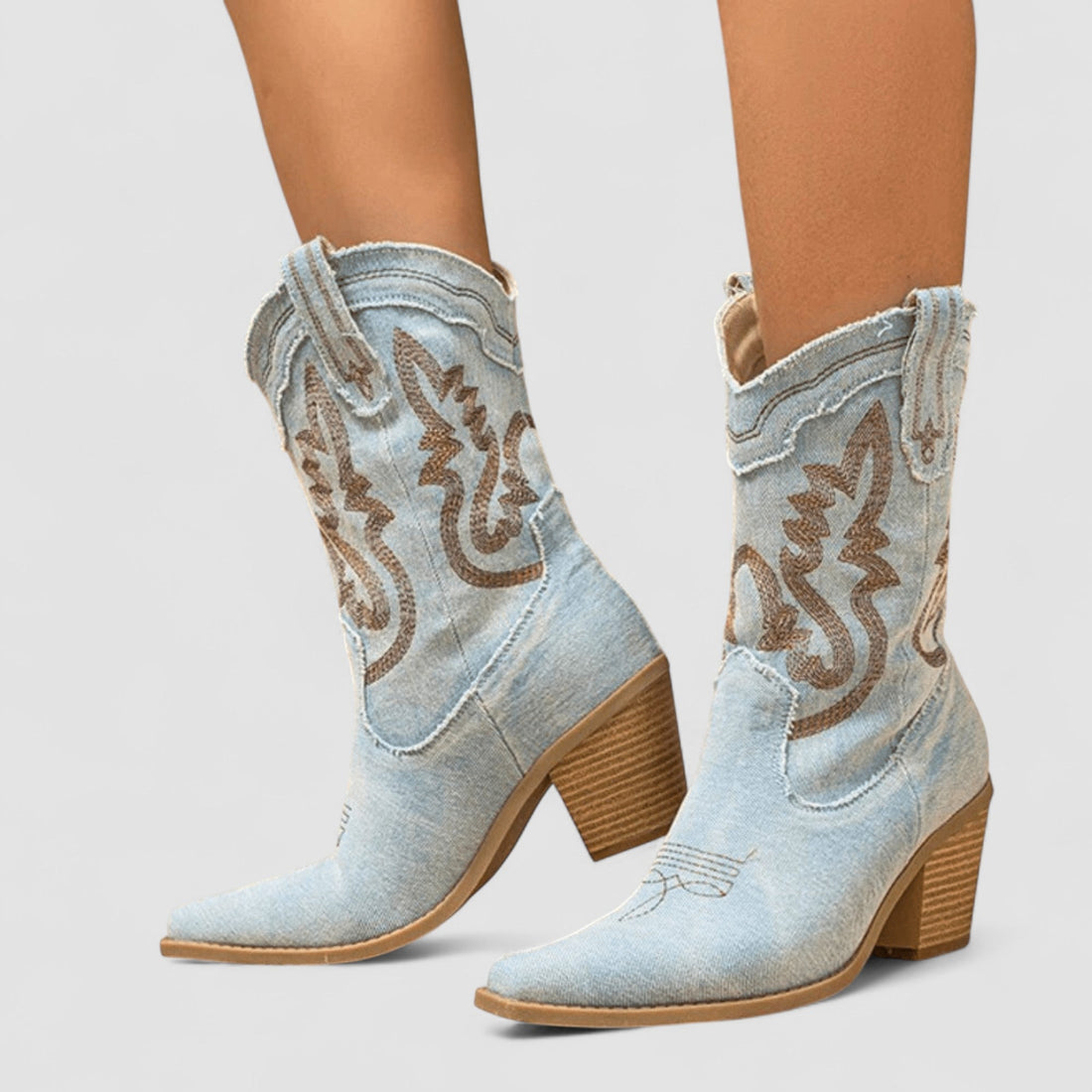 Carla – Botines Camperos Bordados