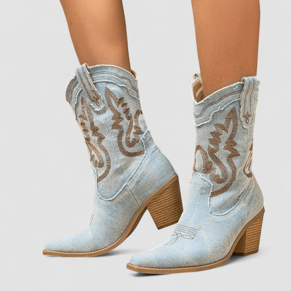 Carla – Botines Camperos Bordados